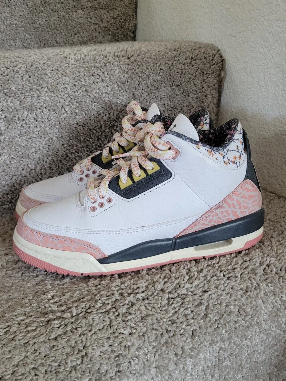 Air Jordan 3 Retro GS 'Vintage Floral' sneaker  Size 5Y
